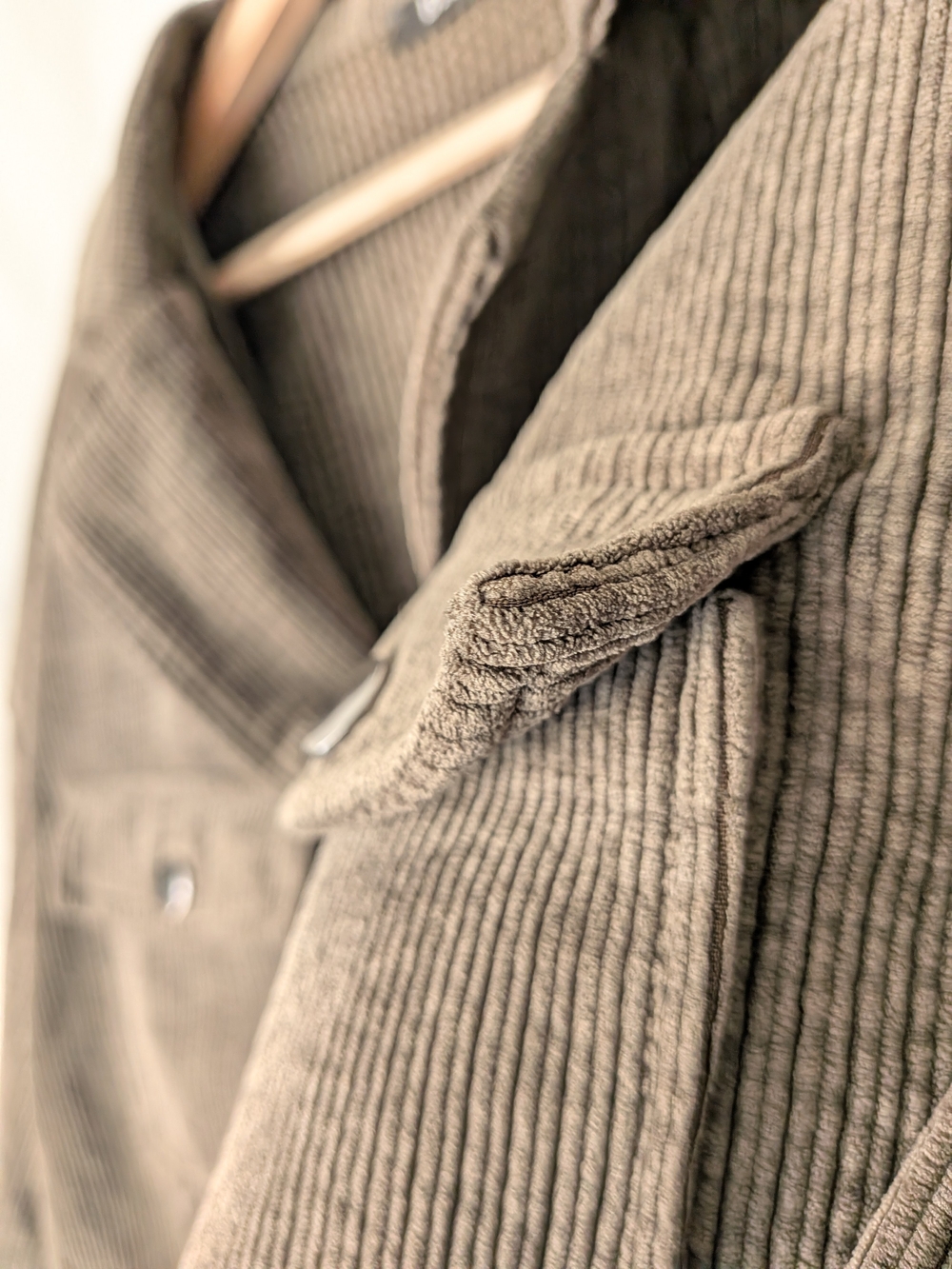 Soft ribbed Cropped Jacket in Taupe - Picture 5 of 8